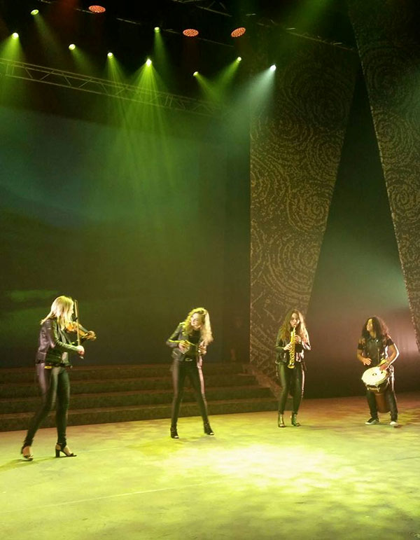Blog-Backstage-with-the-Riverdance-Band---all-on-stage