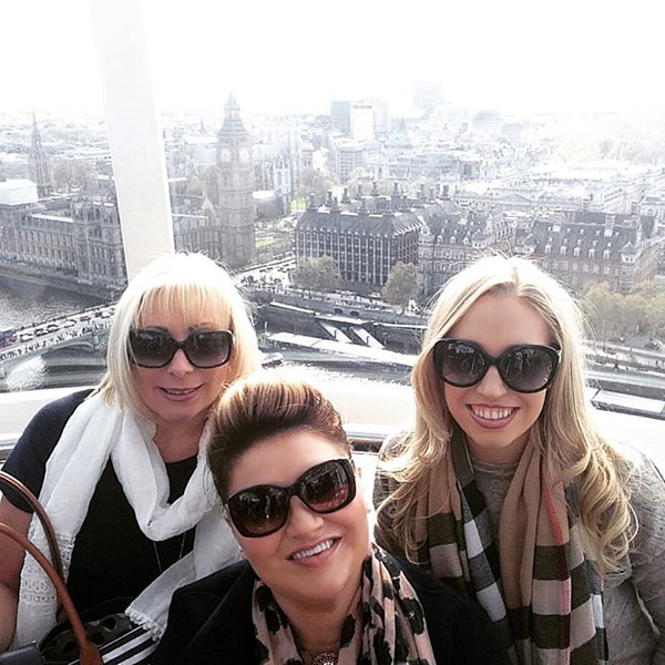 Dancing-for-family-on-London-eye